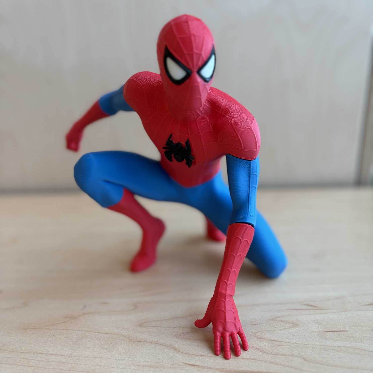 Spider-Man Crouching Display Statue - view 1